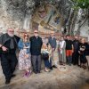 Deo hodočasnika na Ostrogu, s leva na desno: Larry, Ana, Robert, Julie, Richard, Biljana, rođak porodice Bojiović, otac Marko, Spasenija, rođak porodce Bojović; foto Larry Angier